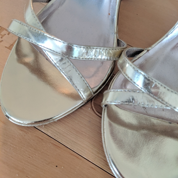 SOLD⚫Michael Antonio gold sandal 8.5 - Picture 9 of 9